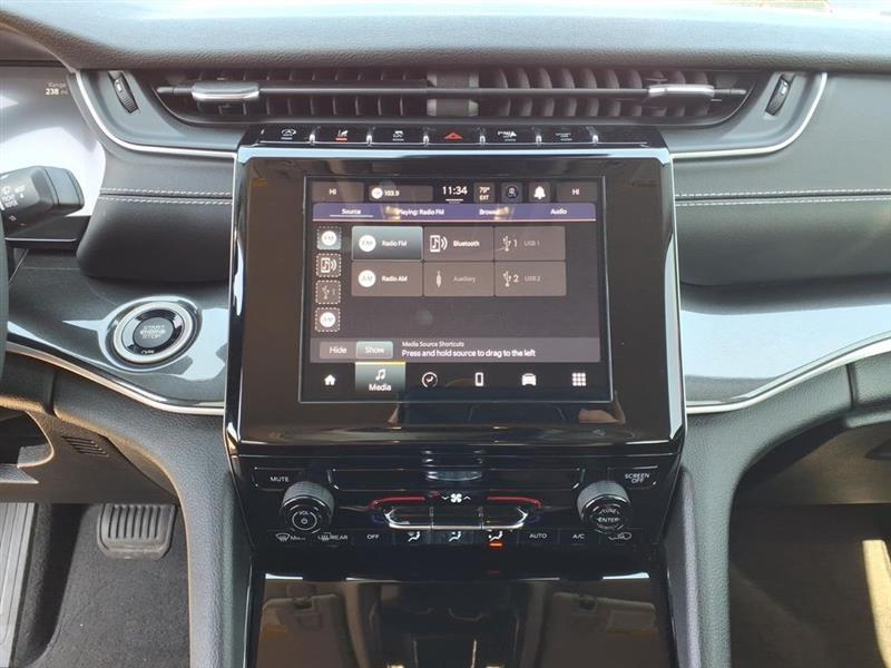 Jeep Grand Cherokee Laredo E 2WD 2023