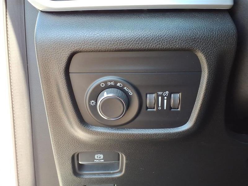 Jeep Grand Cherokee Laredo E 2WD 2023