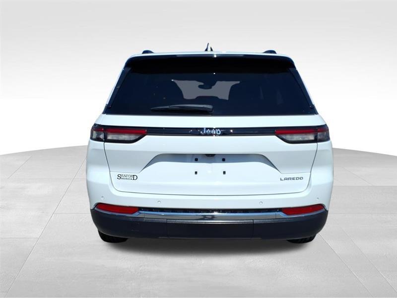 Jeep Grand Cherokee Laredo E 2WD 2023