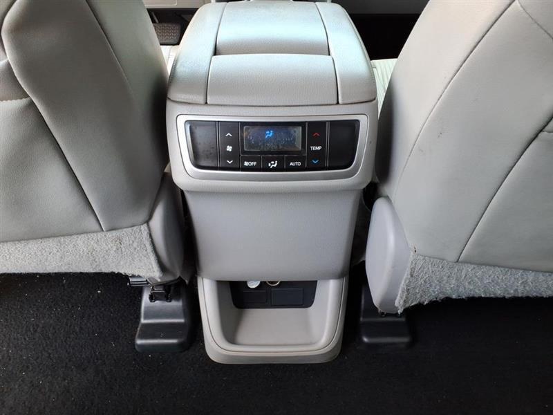 Toyota Highlander LE FWD V6 2015