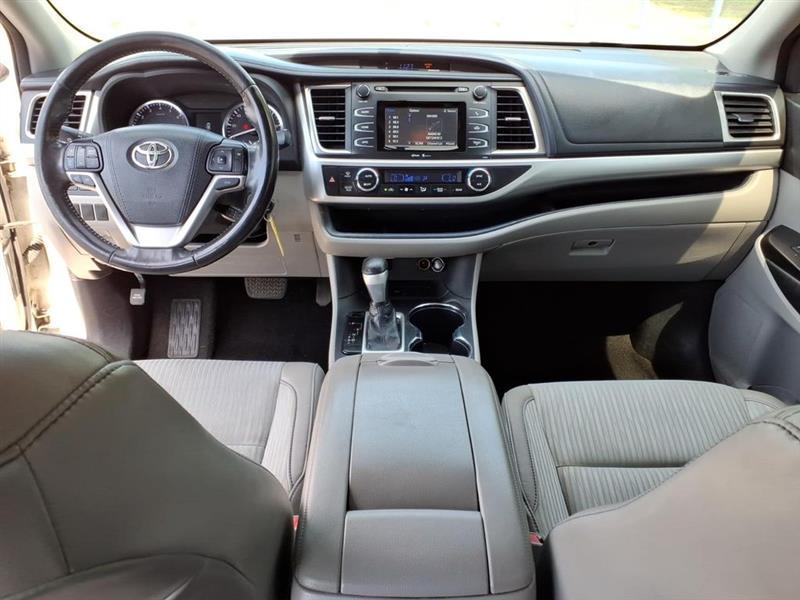 Toyota Highlander LE FWD V6 2015