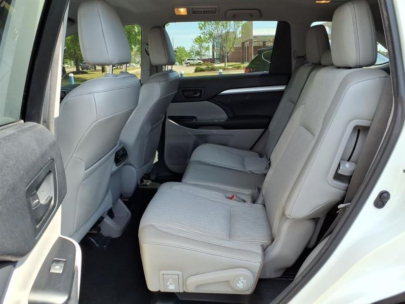 Toyota Highlander LE FWD V6 2015
