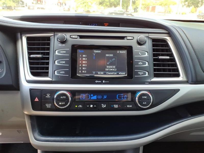 Toyota Highlander LE FWD V6 2015