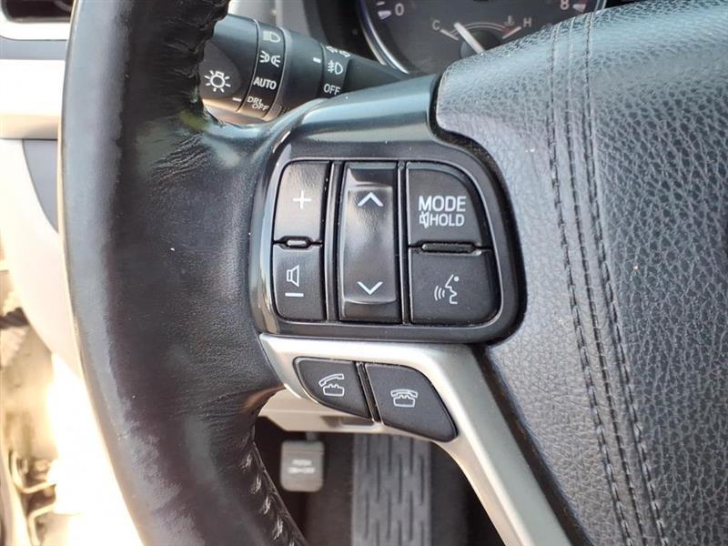 Toyota Highlander LE FWD V6 2015