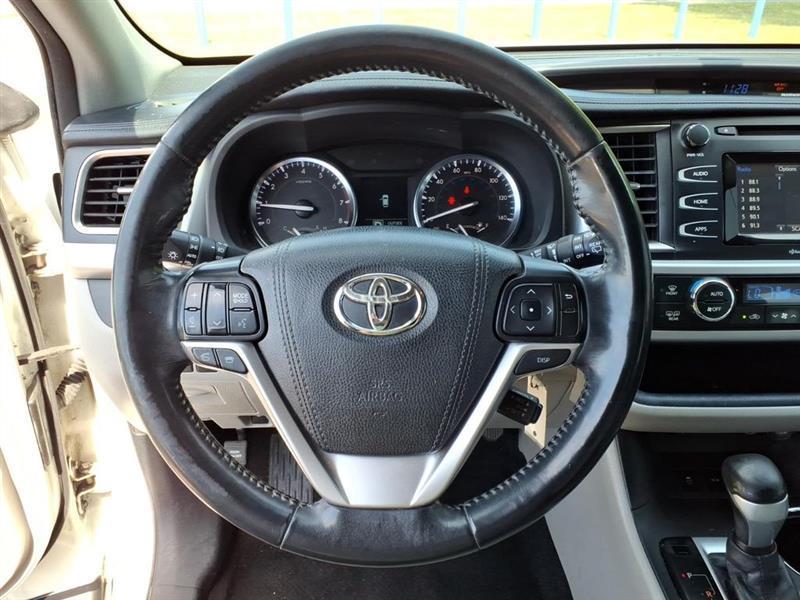 Toyota Highlander LE FWD V6 2015