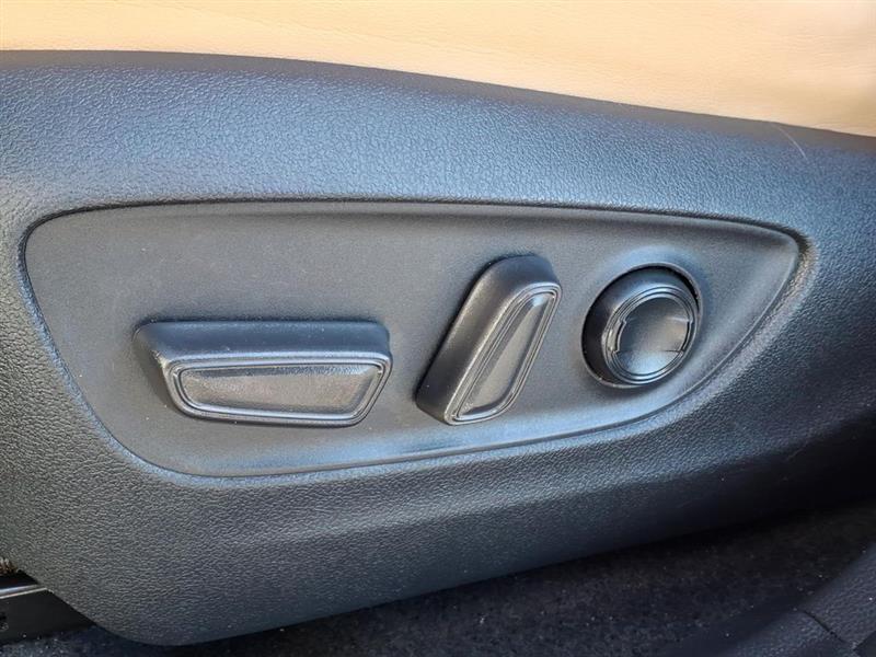 Toyota RAV4 XLE Premium AWD 2021