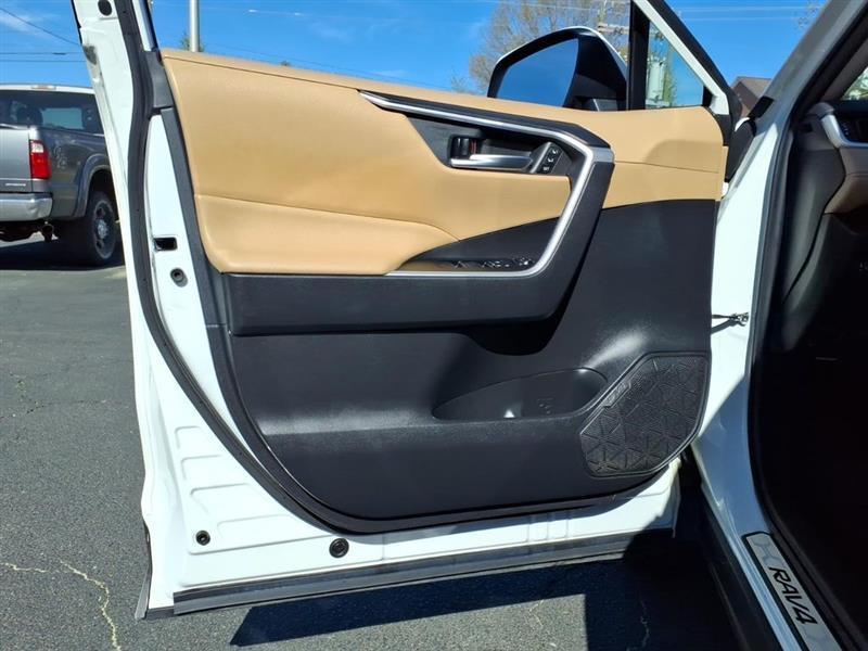 Toyota RAV4 XLE Premium AWD 2021