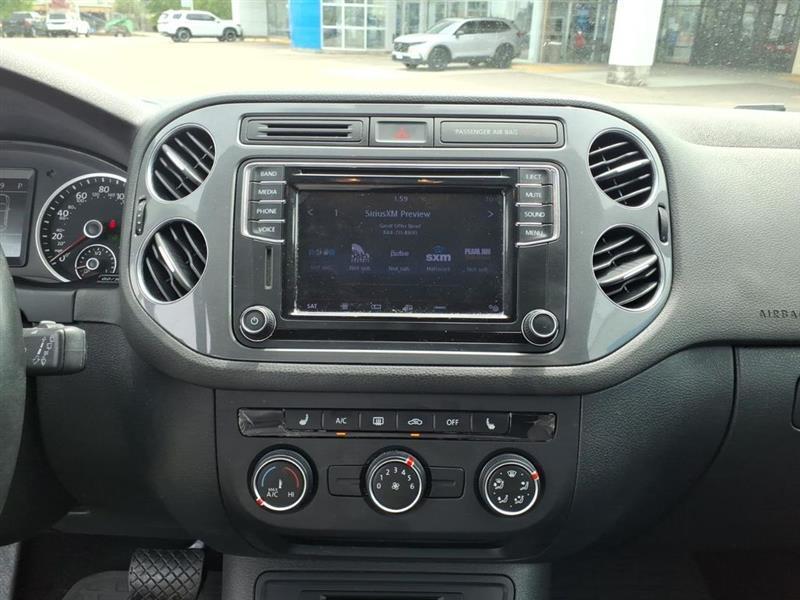 Volkswagen Tiguan S 2017