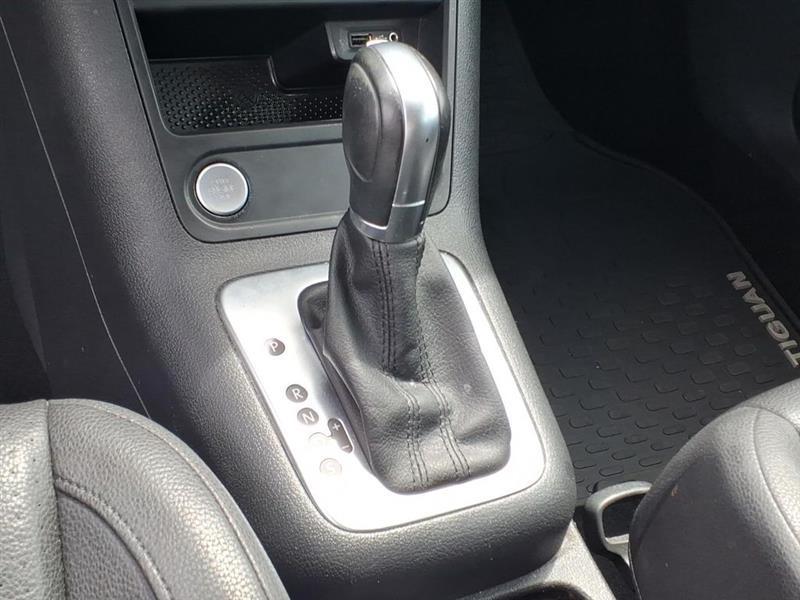 Volkswagen Tiguan S 2017