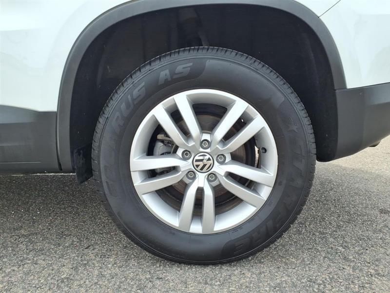 Volkswagen Tiguan S 2017