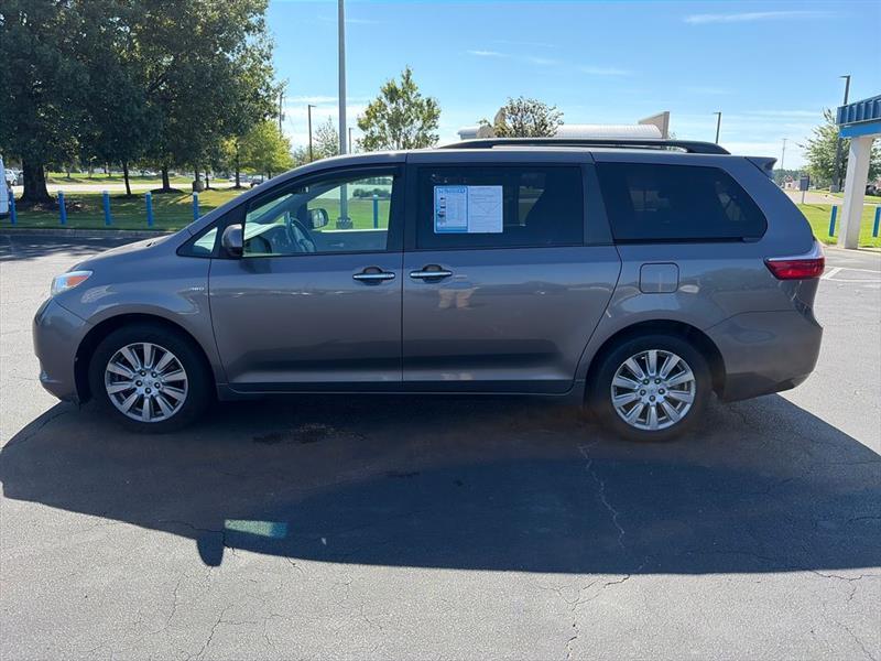 Toyota Sienna XLE 7-Passenger AWD 2017