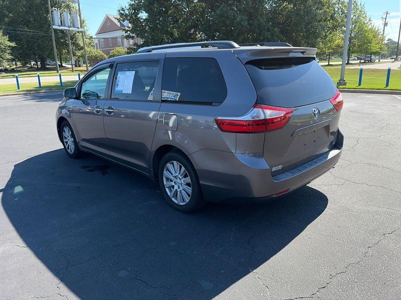Toyota Sienna XLE 7-Passenger AWD 2017