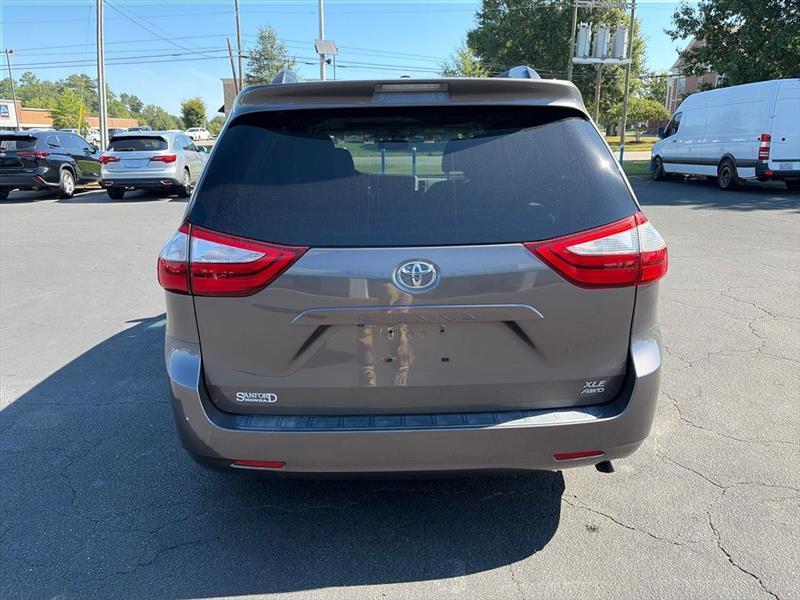 Toyota Sienna XLE 7-Passenger AWD 2017