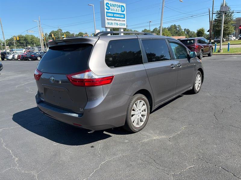 Toyota Sienna XLE 7-Passenger AWD 2017