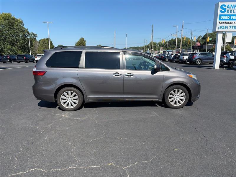 Toyota Sienna XLE 7-Passenger AWD 2017