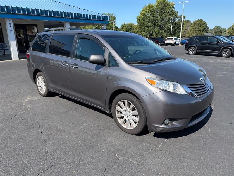 Toyota Sienna XLE 7-Passenger AWD 2017