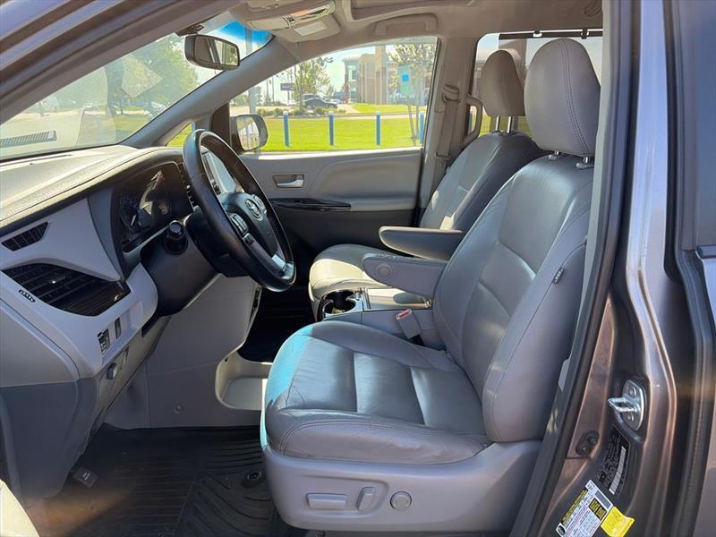 Toyota Sienna XLE 7-Passenger AWD 2017