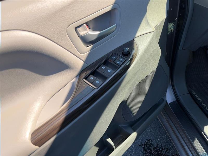 Toyota Sienna XLE 7-Passenger AWD 2017