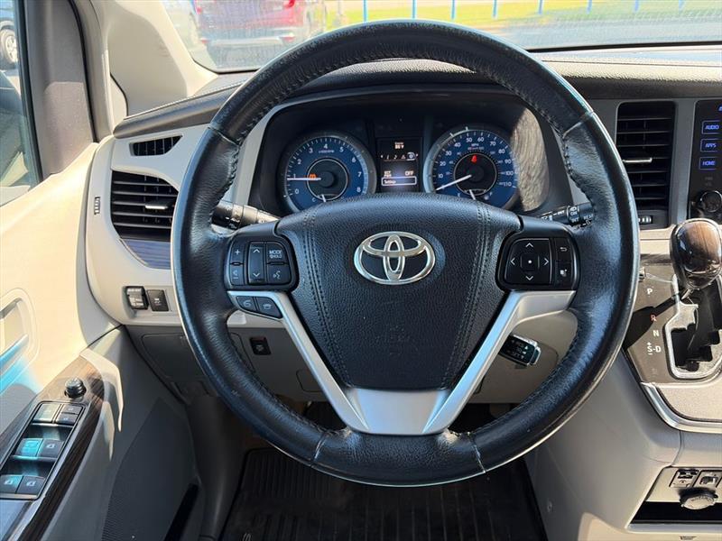 Toyota Sienna XLE 7-Passenger AWD 2017