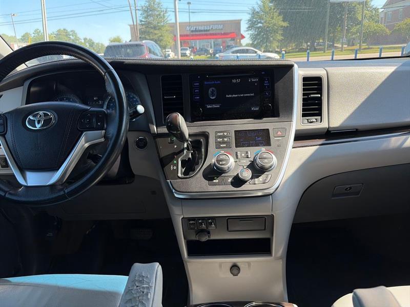 Toyota Sienna XLE 7-Passenger AWD 2017