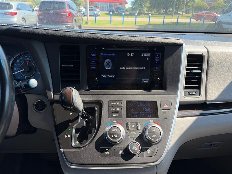 Toyota Sienna XLE 7-Passenger AWD 2017