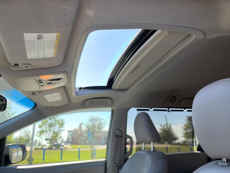 Toyota Sienna XLE 7-Passenger AWD 2017