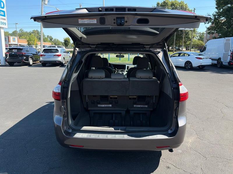 Toyota Sienna XLE 7-Passenger AWD 2017