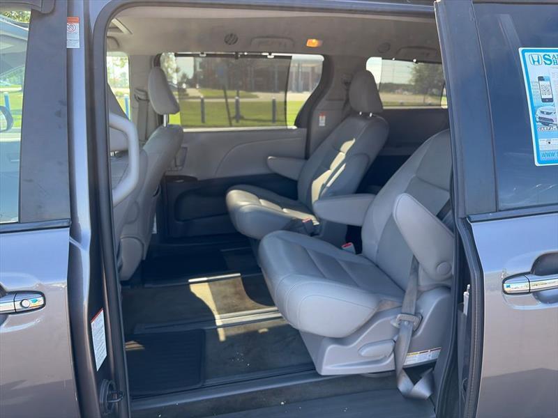 Toyota Sienna XLE 7-Passenger AWD 2017