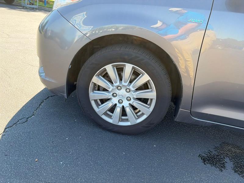 Toyota Sienna XLE 7-Passenger AWD 2017