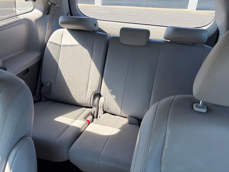 Toyota Sienna XLE 7-Passenger AWD 2017