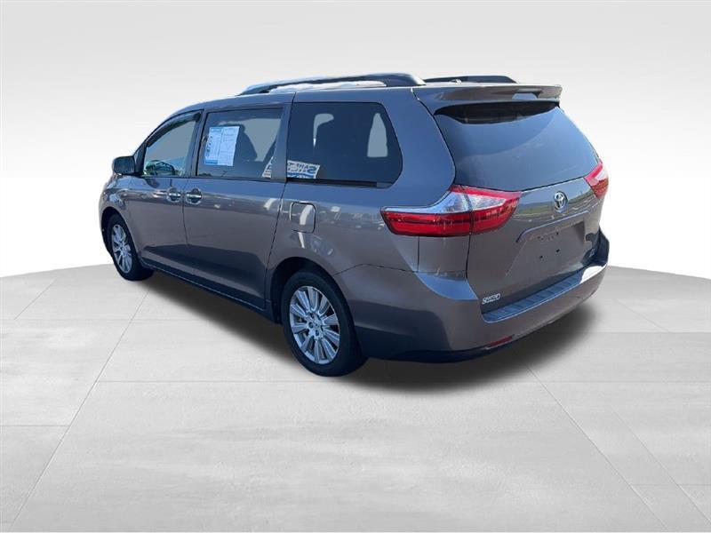 Toyota Sienna XLE 7-Passenger AWD 2017