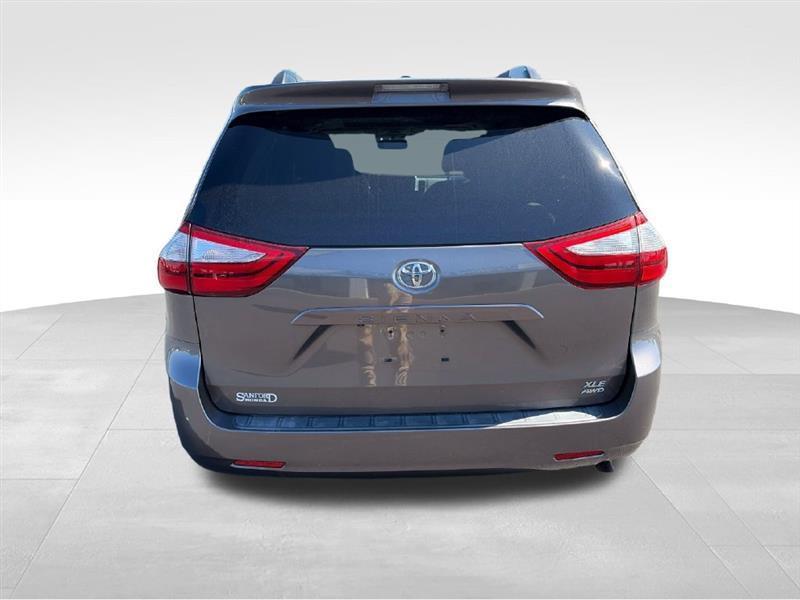 Toyota Sienna XLE 7-Passenger AWD 2017