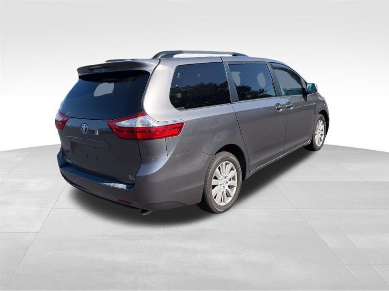 Toyota Sienna XLE 7-Passenger AWD 2017
