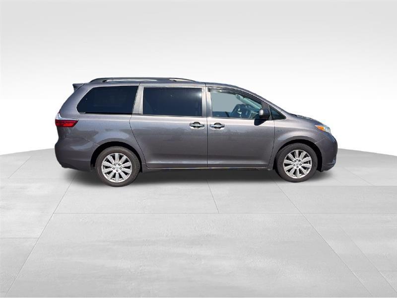 Toyota Sienna XLE 7-Passenger AWD 2017