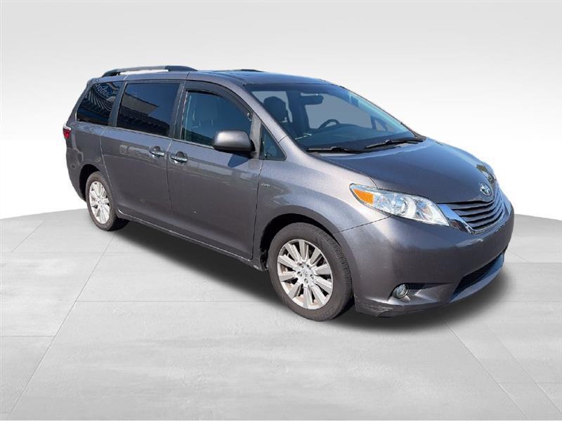 Toyota Sienna XLE 7-Passenger AWD 2017
