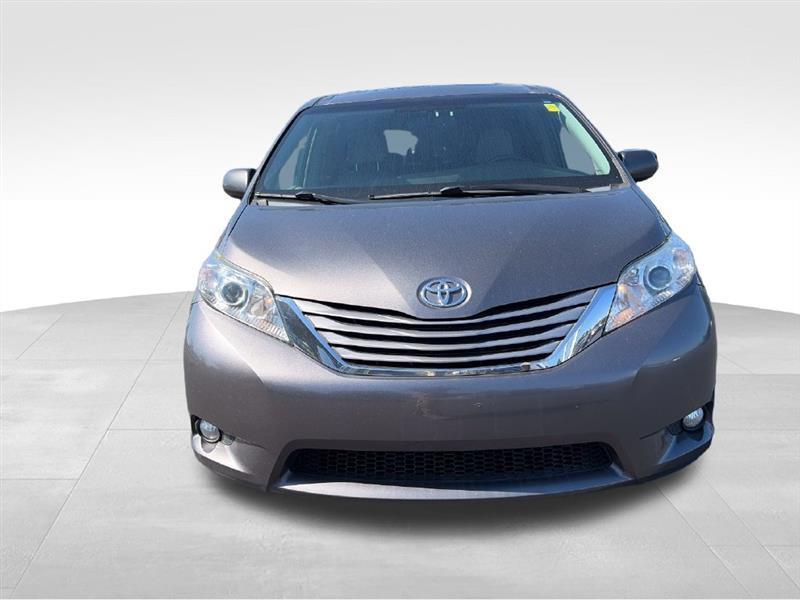 Toyota Sienna XLE 7-Passenger AWD 2017