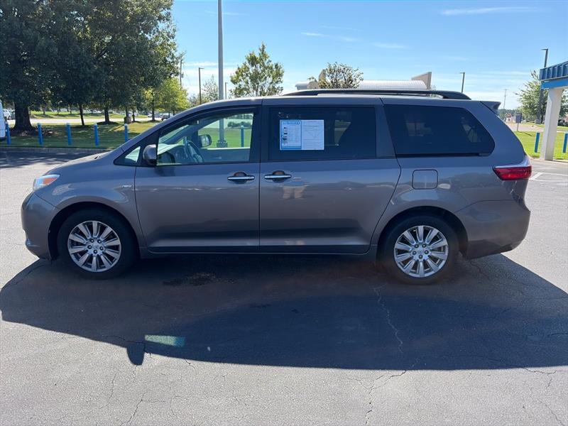 Toyota Sienna XLE 7-Passenger AWD 2017