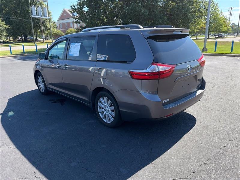 Toyota Sienna XLE 7-Passenger AWD 2017