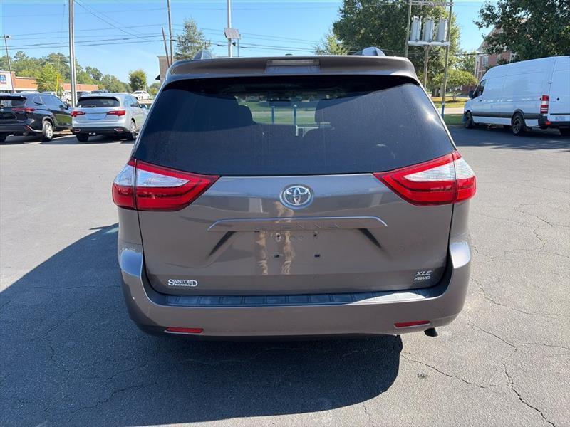 Toyota Sienna XLE 7-Passenger AWD 2017