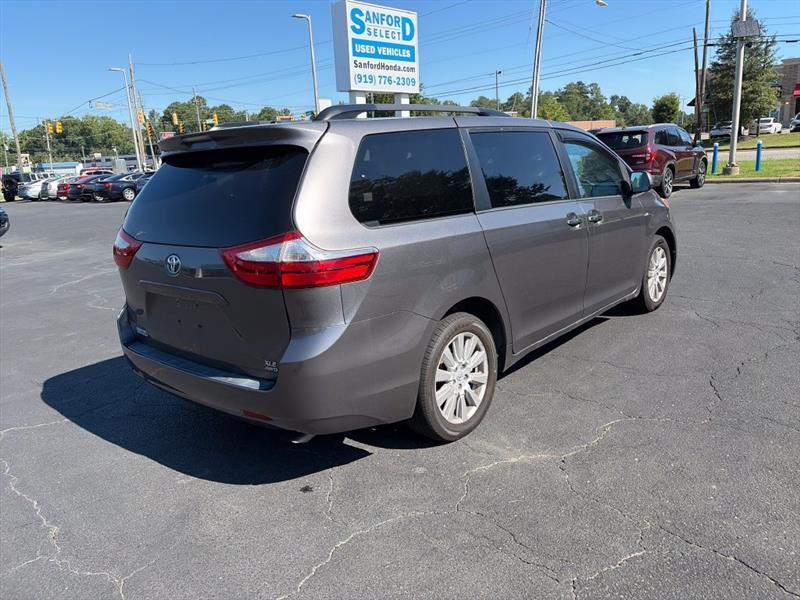Toyota Sienna XLE 7-Passenger AWD 2017
