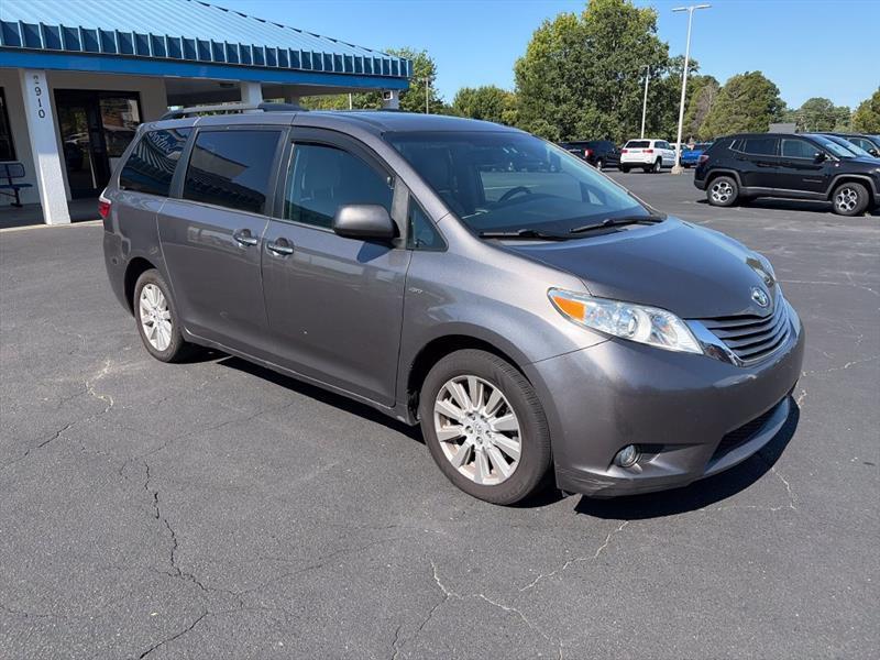 Toyota Sienna XLE 7-Passenger AWD 2017