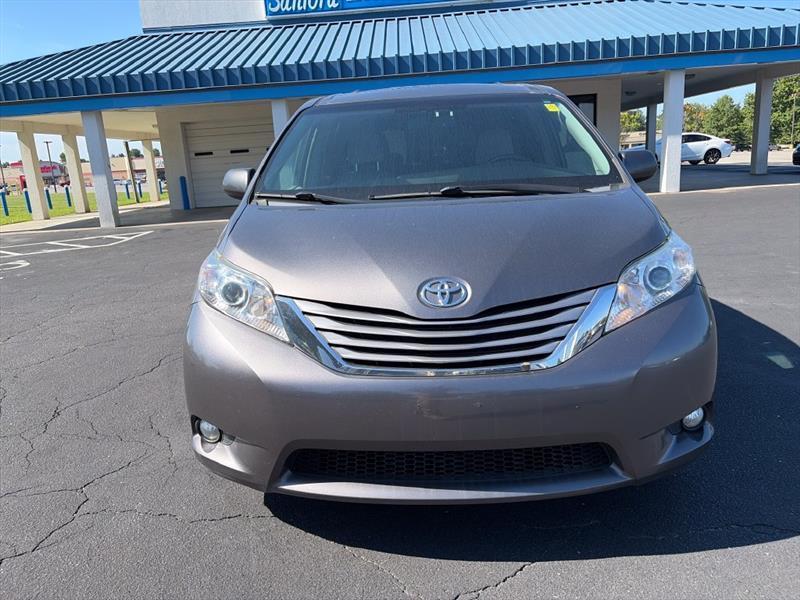 Toyota Sienna XLE 7-Passenger AWD 2017