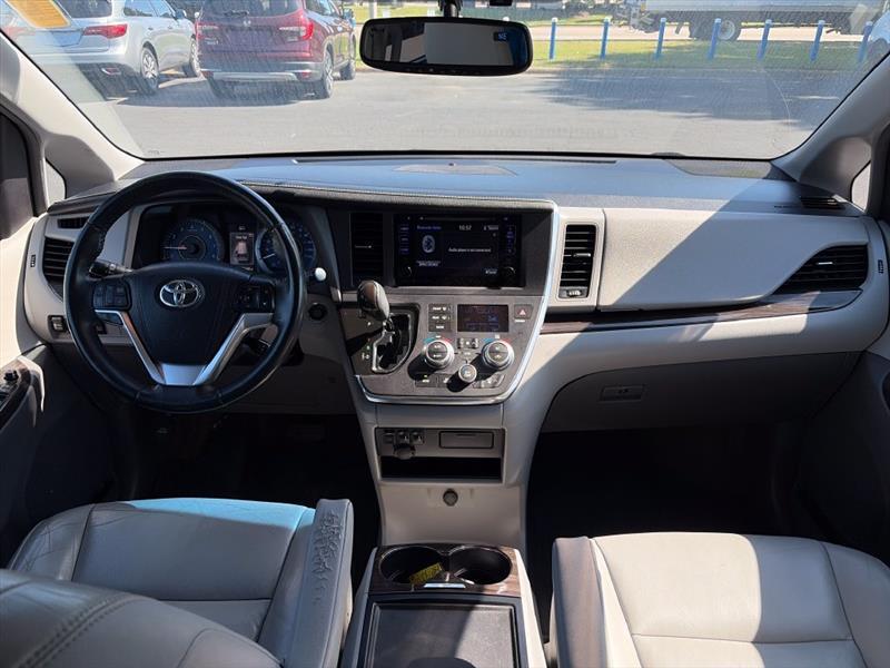 Toyota Sienna XLE 7-Passenger AWD 2017