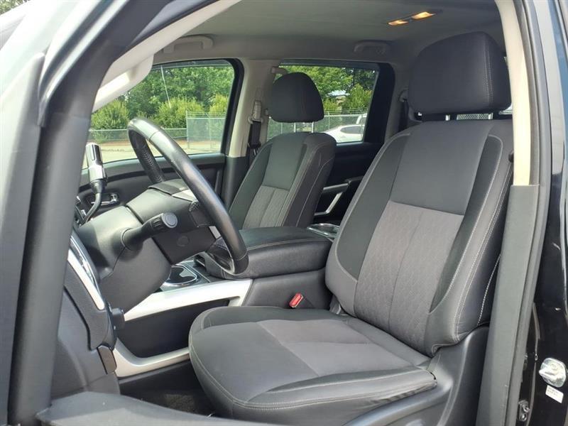 Nissan Titan SV Crew Cab 4WD 2020