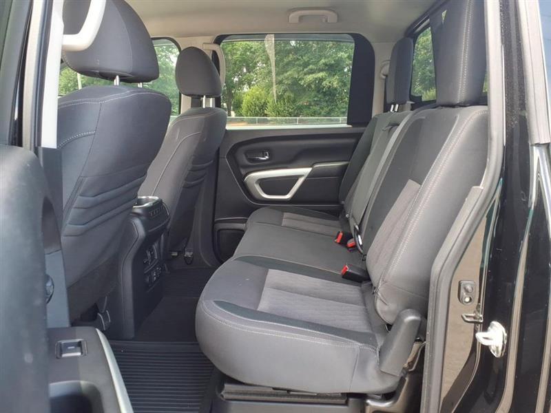 Nissan Titan SV Crew Cab 4WD 2020