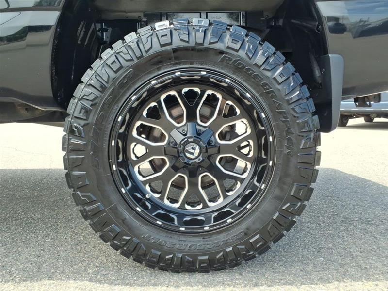 Nissan Titan SV Crew Cab 4WD 2020