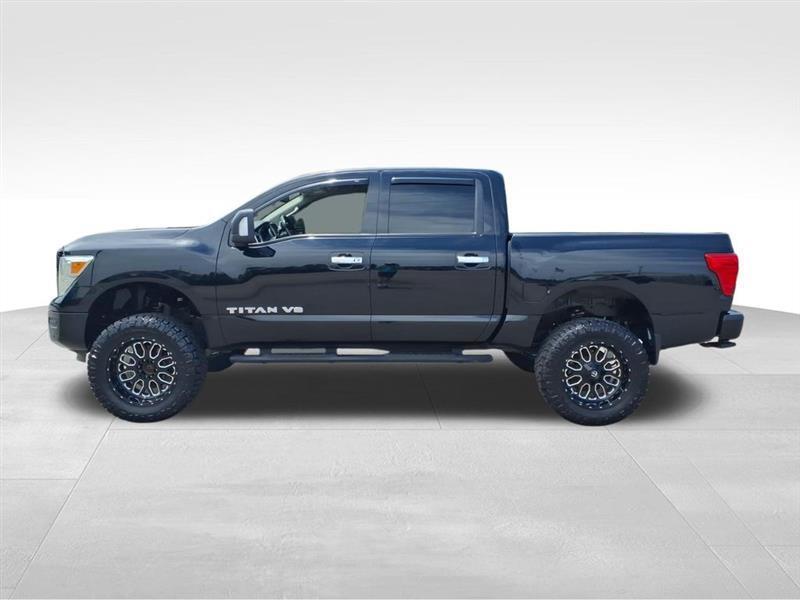 Nissan Titan SV Crew Cab 4WD 2020
