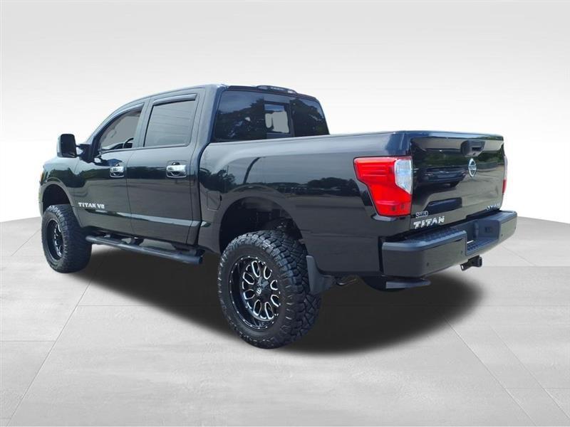 Nissan Titan SV Crew Cab 4WD 2020