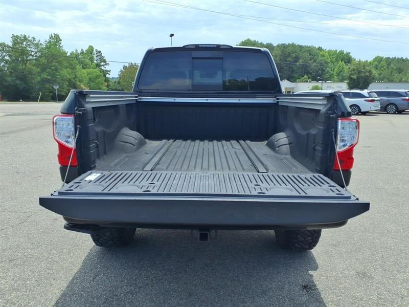 Nissan Titan SV Crew Cab 4WD 2020