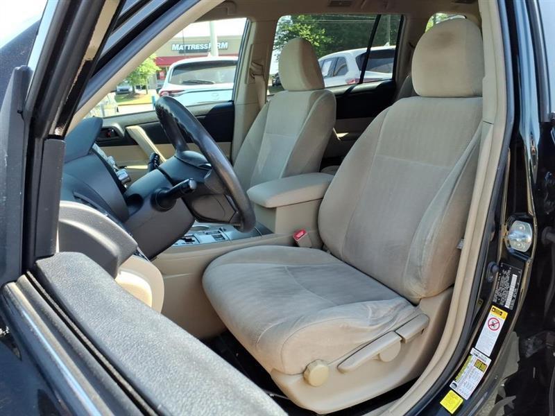 Toyota Highlander Base 4WD 2011